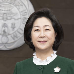 Dr Elizabeth Pollitzer President Eun Mee Kim web